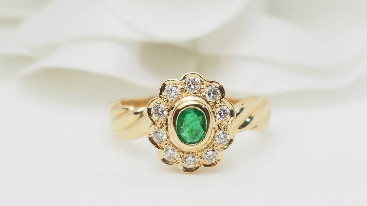 Marguerite Ring In Yellow Gold, Emerald And Diamonds-photo-3