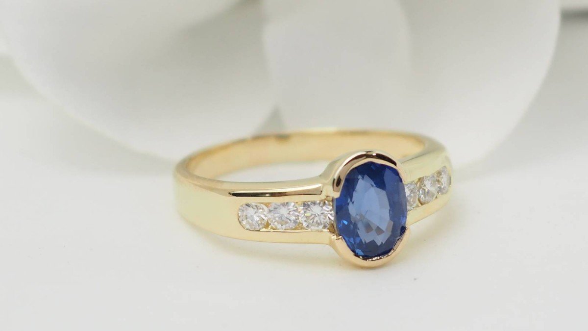 Ring In Yellow Gold, Ceylon Sapphire And Diamonds-photo-3