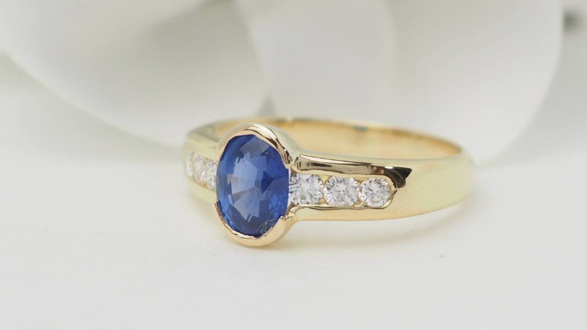 Ring In Yellow Gold, Ceylon Sapphire And Diamonds-photo-4