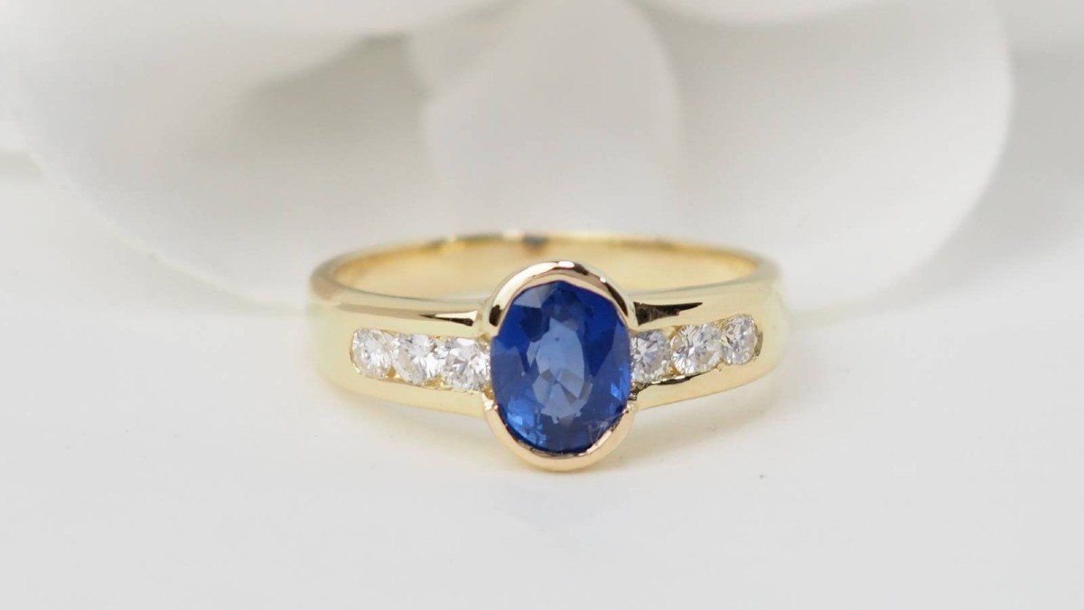 Ring In Yellow Gold, Ceylon Sapphire And Diamonds