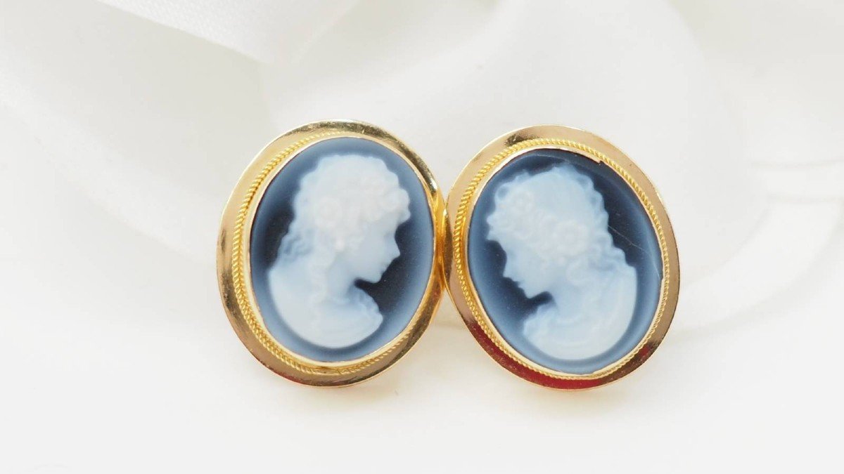 Earrings In Yellow Gold And Cameo On Onyx-photo-4