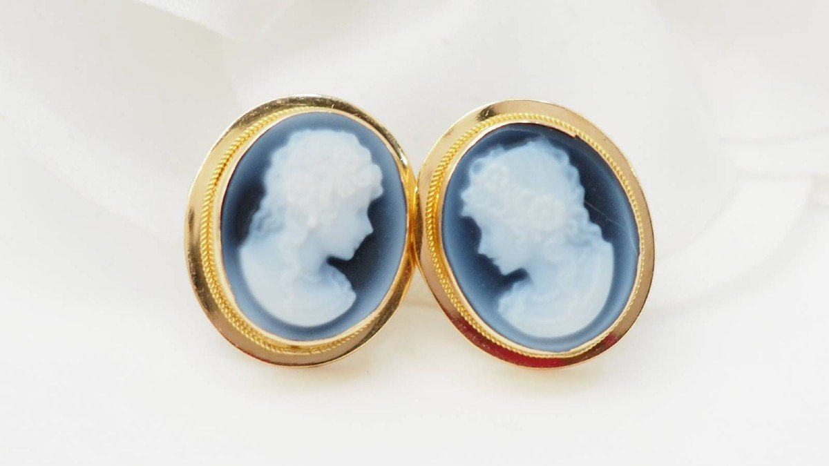 Earrings In Yellow Gold And Cameo On Onyx