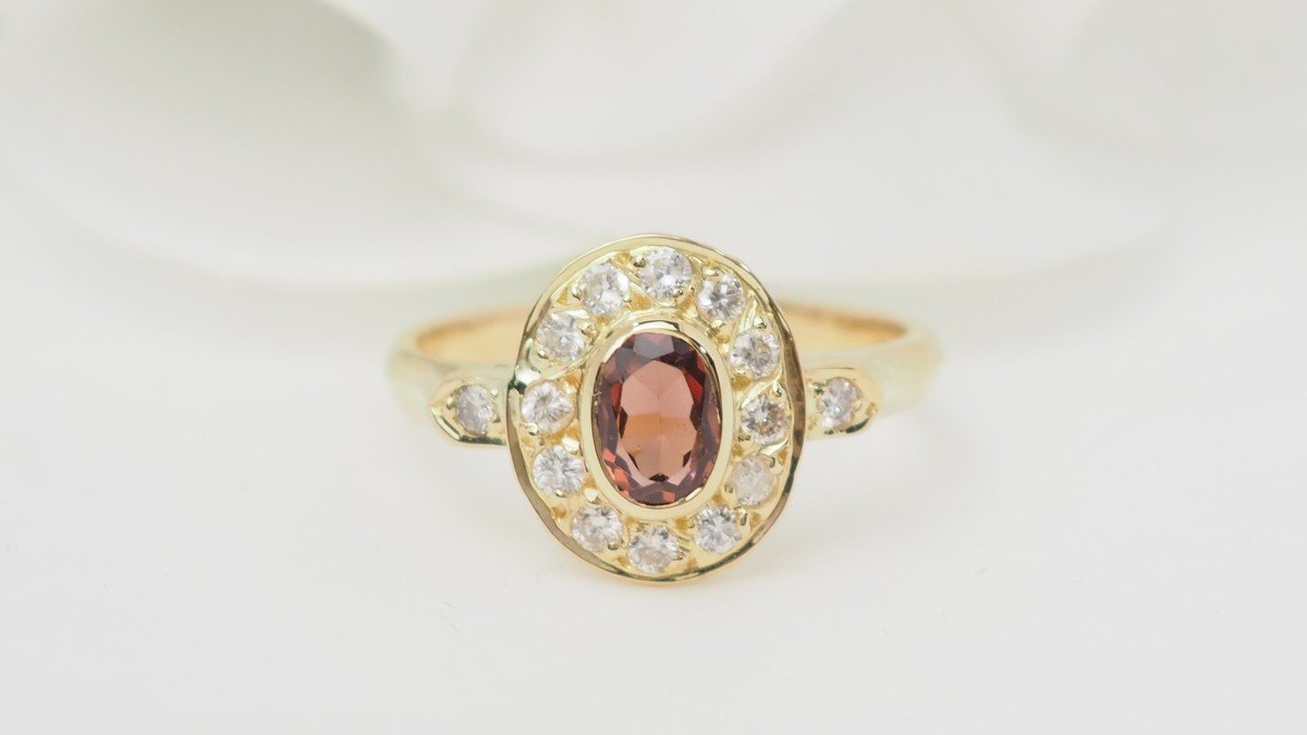 Marguerite Ring In Yellow Gold, Garnet And Diamonds