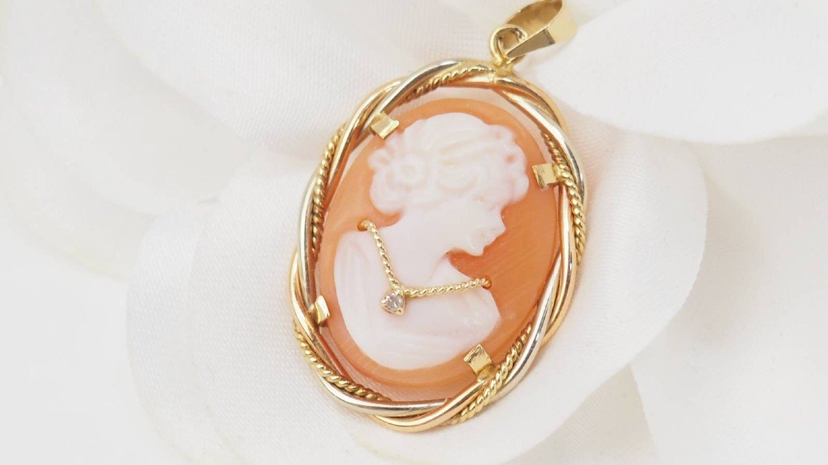 Yellow And Brilliant Cameo Pendant -photo-3