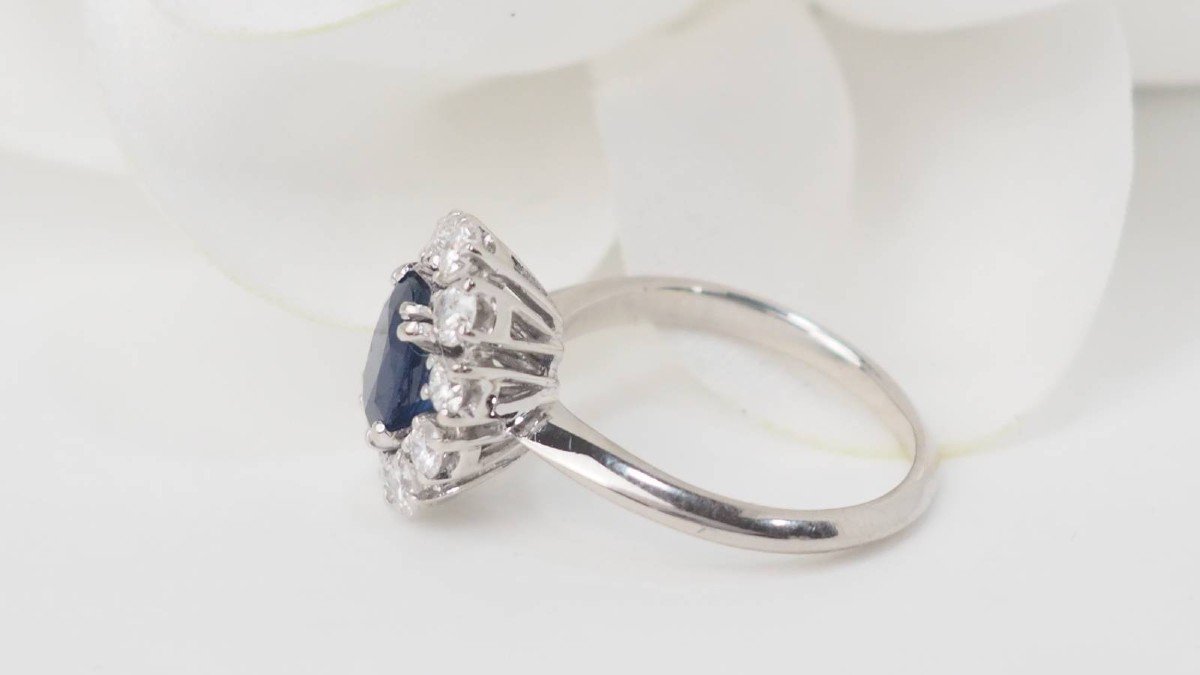 Marguerite Ring In White Gold, Sapphire And Diamonds-photo-2