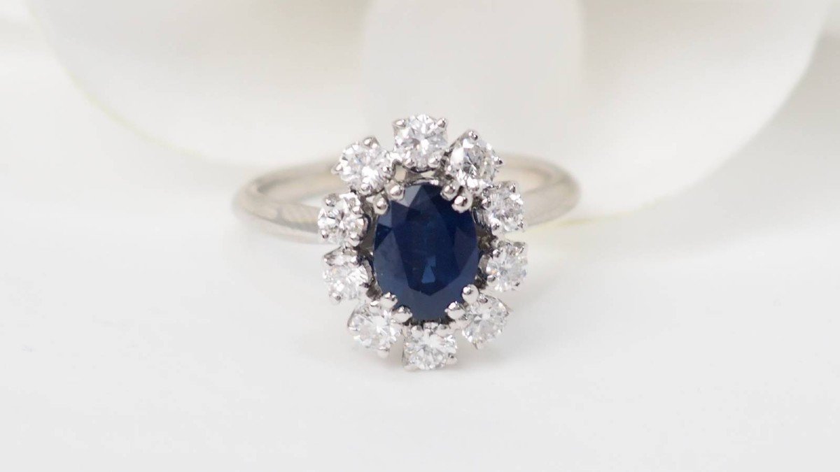 Marguerite Ring In White Gold, Sapphire And Diamonds