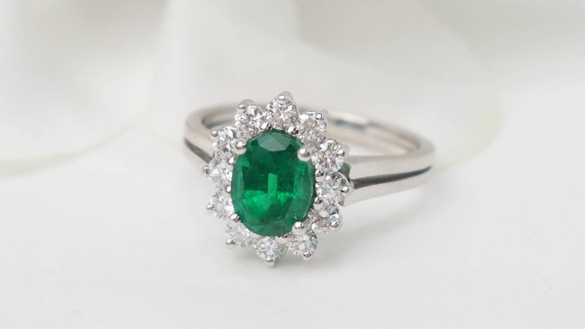 Marguerite Ring In White Gold Emerald And Diamonds-photo-2