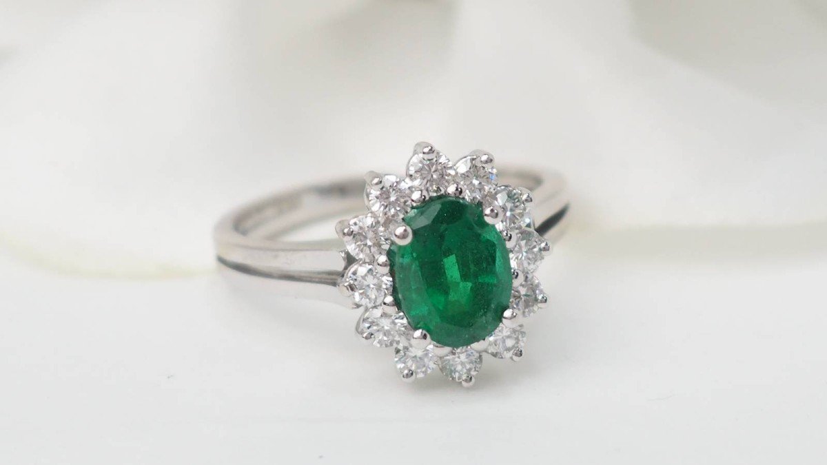 Marguerite Ring In White Gold Emerald And Diamonds-photo-3