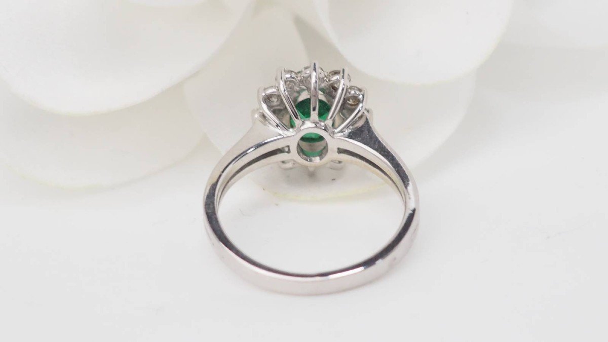 Marguerite Ring In White Gold Emerald And Diamonds-photo-4