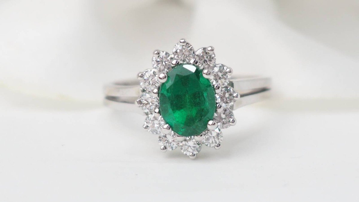 Marguerite Ring In White Gold Emerald And Diamonds-photo-1