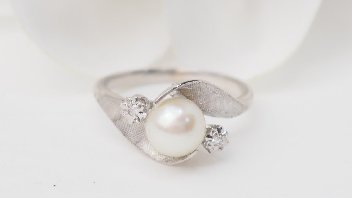 Bague En Or Blanc, Perle De Culture Et Diamants 