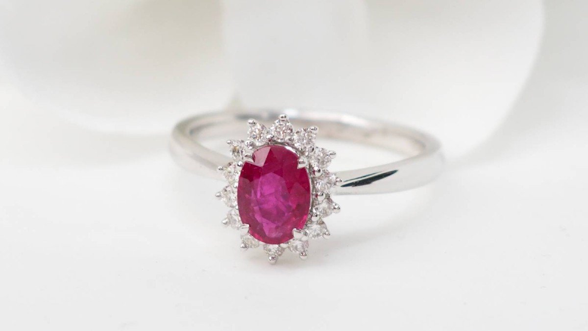 Bague Marguerite En Or Blanc, Rubis Ovale Et Diamants -photo-4