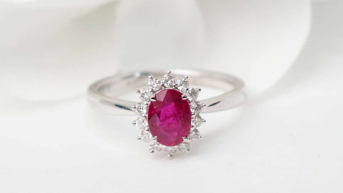 Bague Marguerite En Or Blanc, Rubis Ovale Et Diamants -photo-2