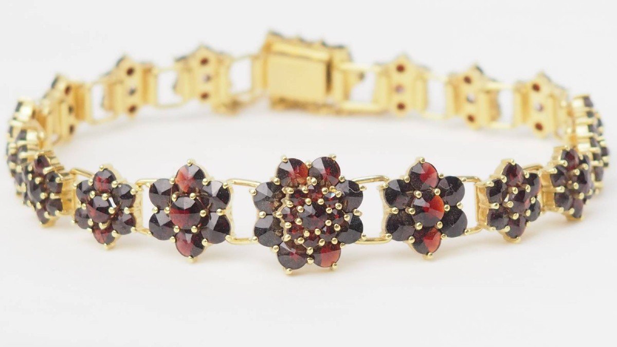 Vintage Yellow Gold And Garnet Bracelet