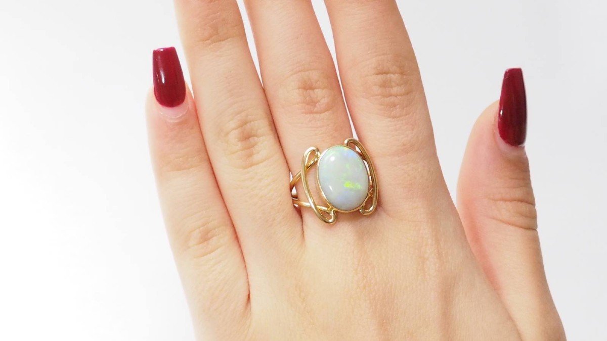 Oval Ring In Yellow Gold And Opal-photo-1