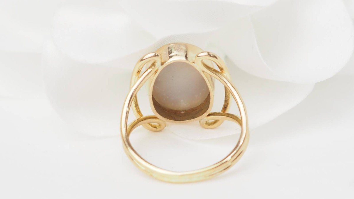 Oval Ring In Yellow Gold And Opal-photo-2