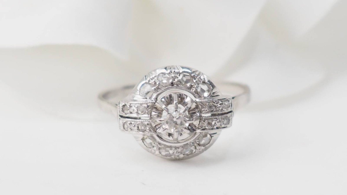 Art Deco Ring In White Gold And Diamonds