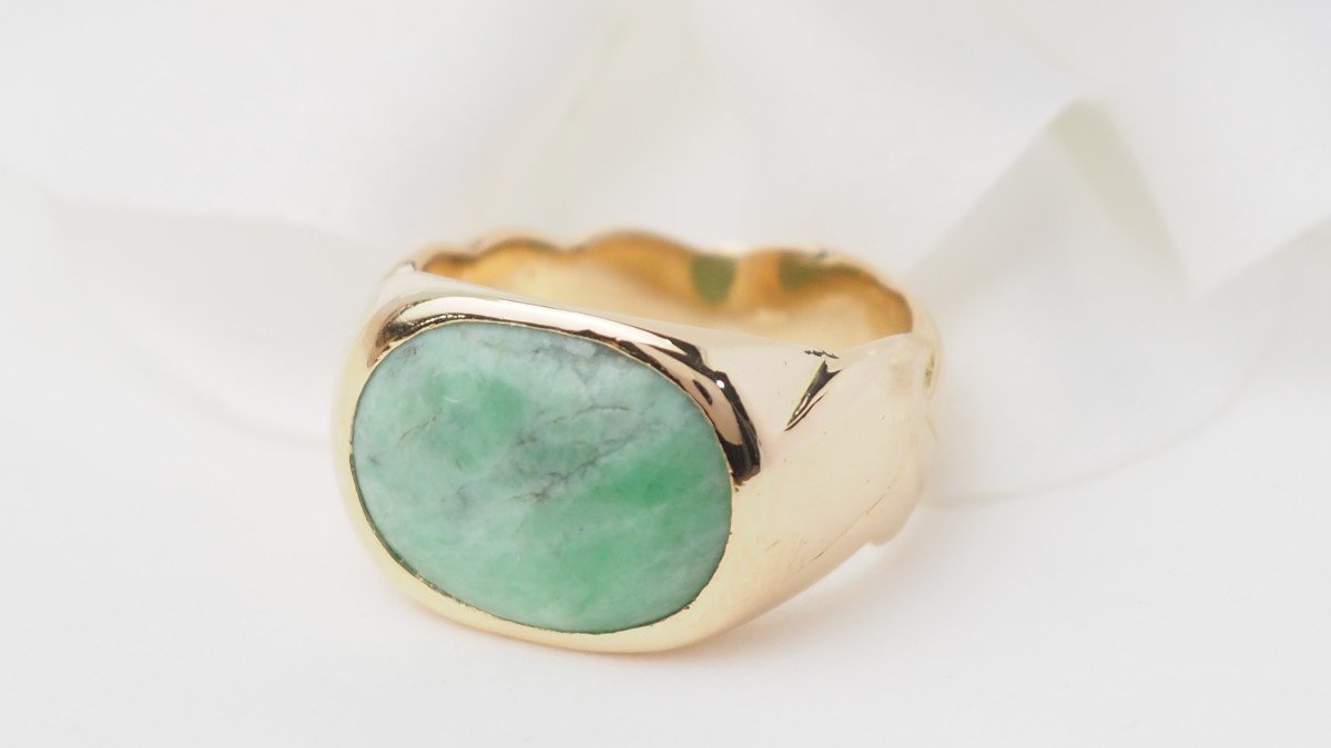 Yellow Gold Signet Ring With Jade Cabochon-photo-2