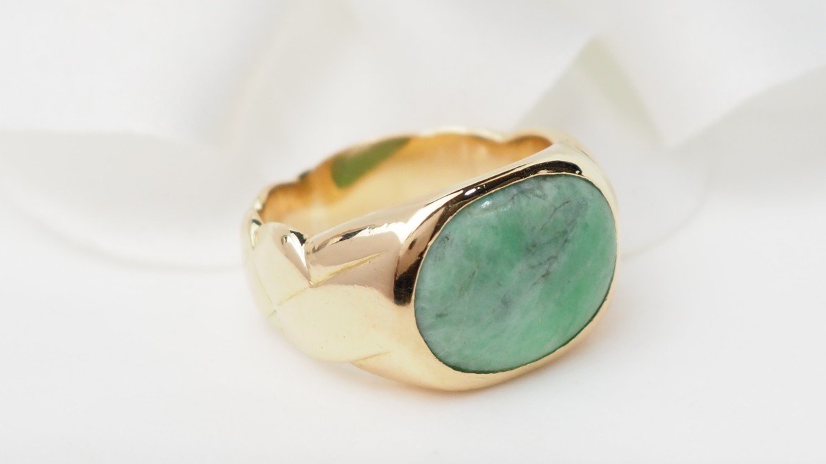 Yellow Gold Signet Ring With Jade Cabochon-photo-3