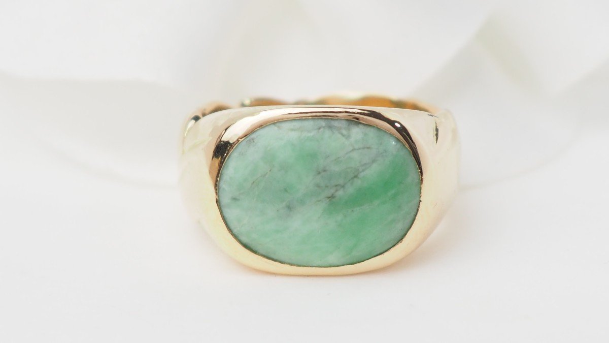 Yellow Gold Signet Ring With Jade Cabochon-photo-2