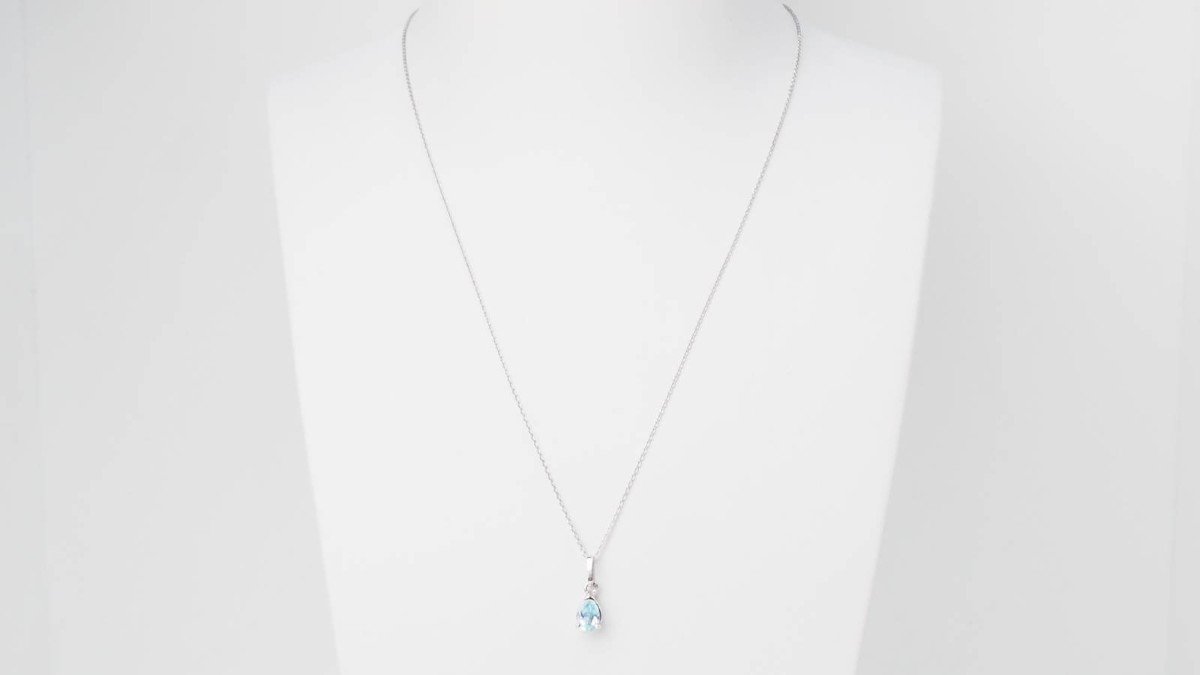 White Gold And Blue Topaz Solitaire Necklace-photo-4