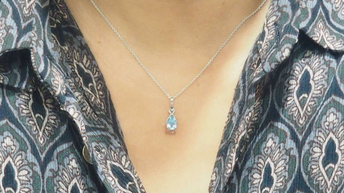 White Gold And Blue Topaz Solitaire Necklace-photo-3