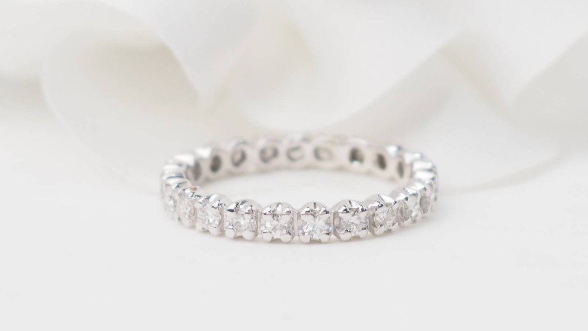 American Wedding Band In White Gold And Diamonds -photo-2