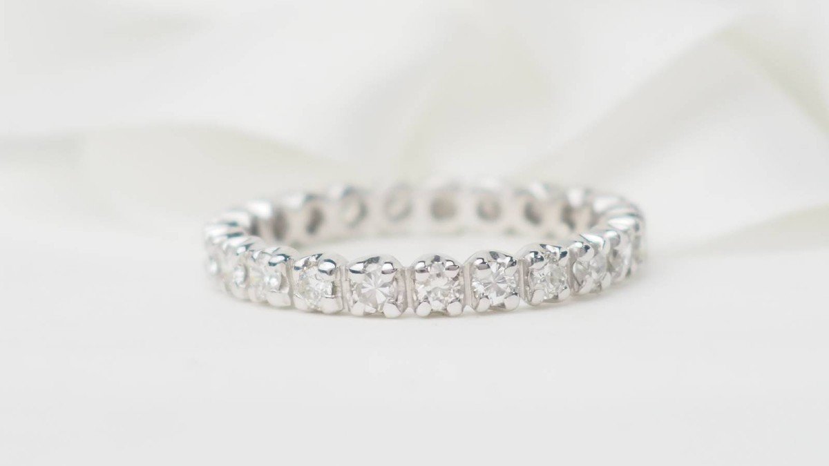 American Wedding Band In White Gold And Diamonds -photo-3