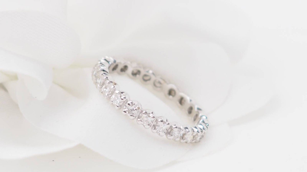 American Wedding Band In White Gold And Diamonds -photo-4