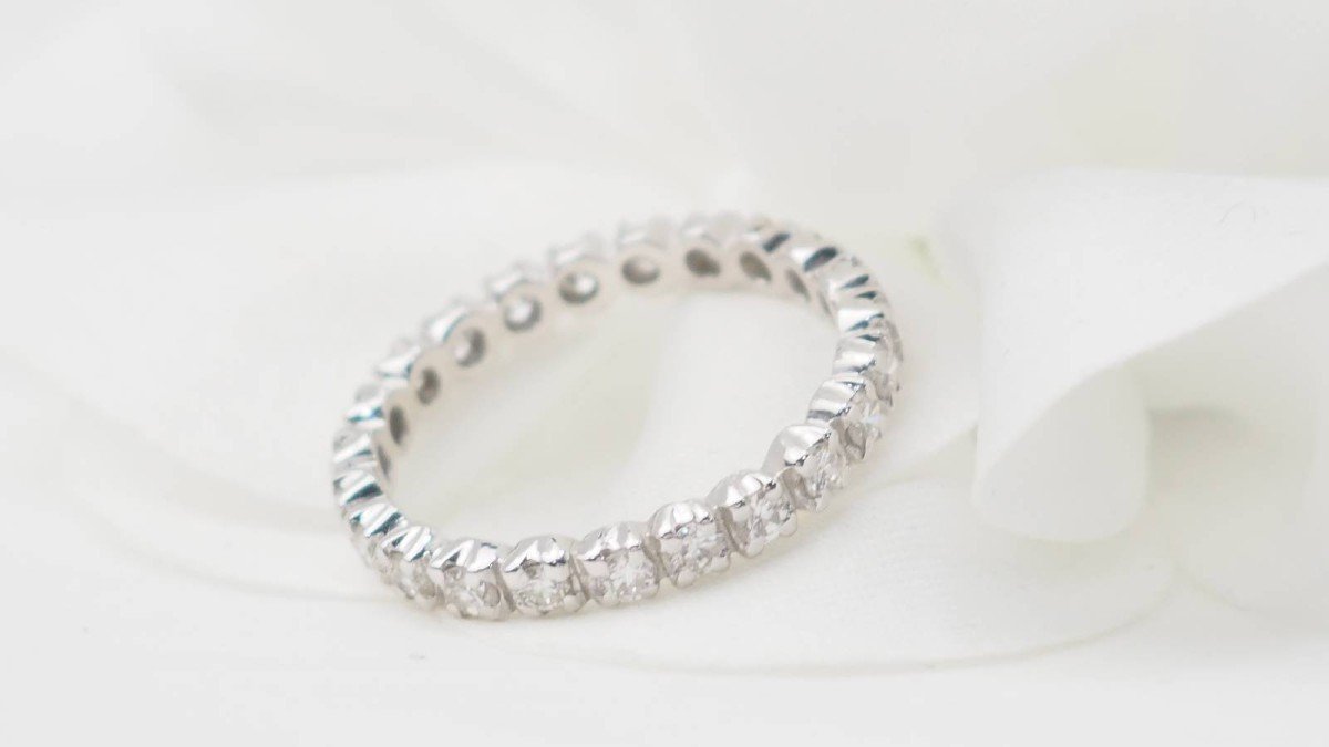 American Wedding Band In White Gold And Diamonds -photo-1