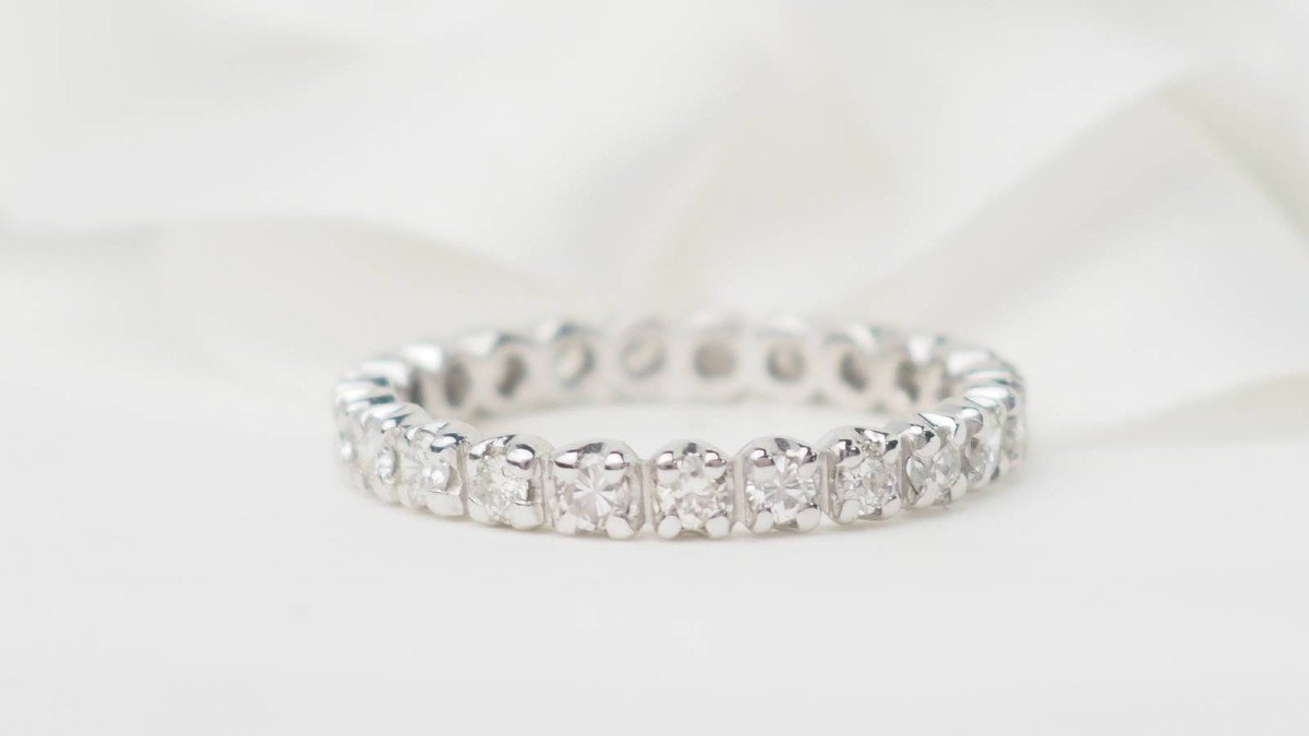 American Wedding Band In White Gold And Diamonds 