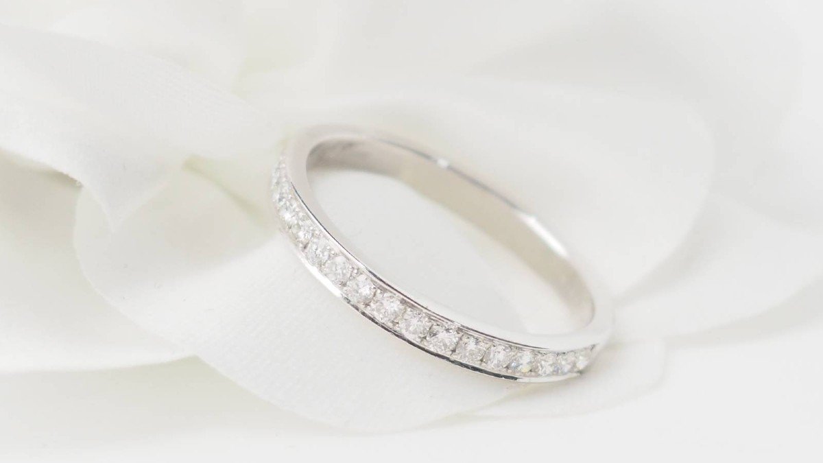 Half Alliance In White Gold And Diamonds-photo-2