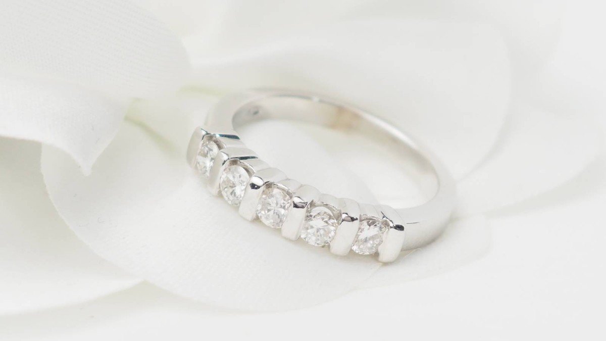 Half Alliance In White Gold And Diamonds -photo-1