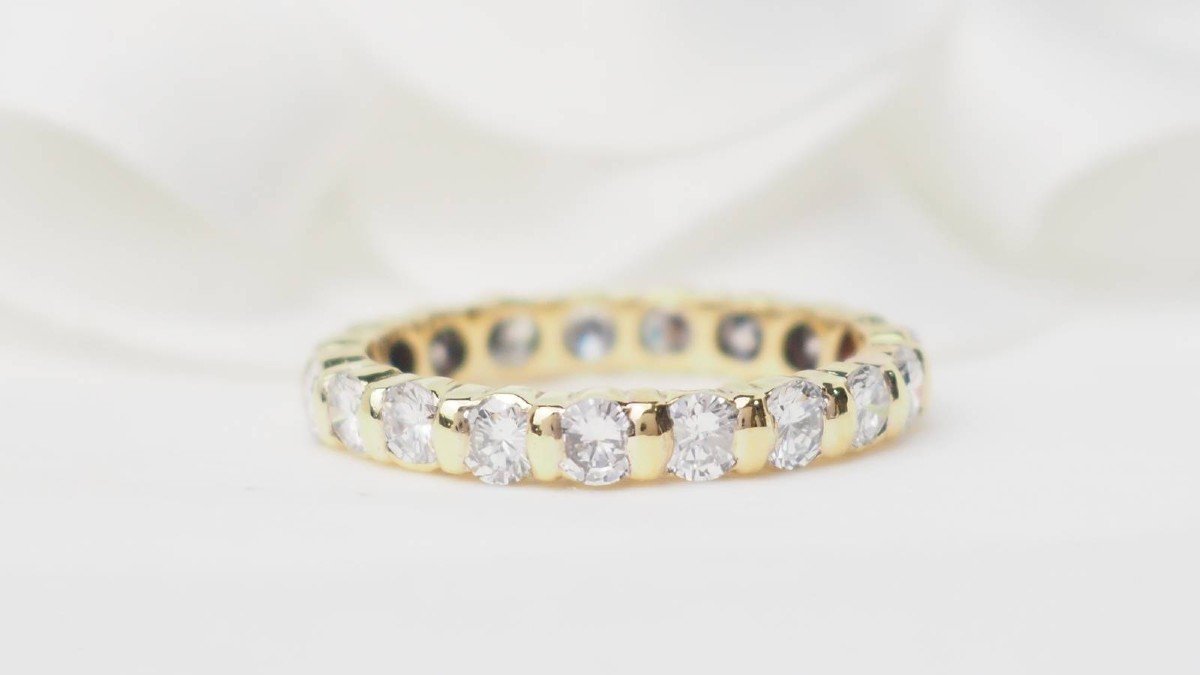 American Wedding Band In Yellow Gold And Diamonds 1.33ct