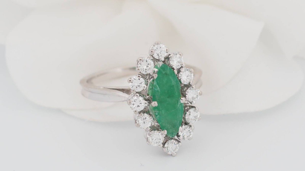 Marquise Ring In White Gold, Emerald And Diamonds-photo-4