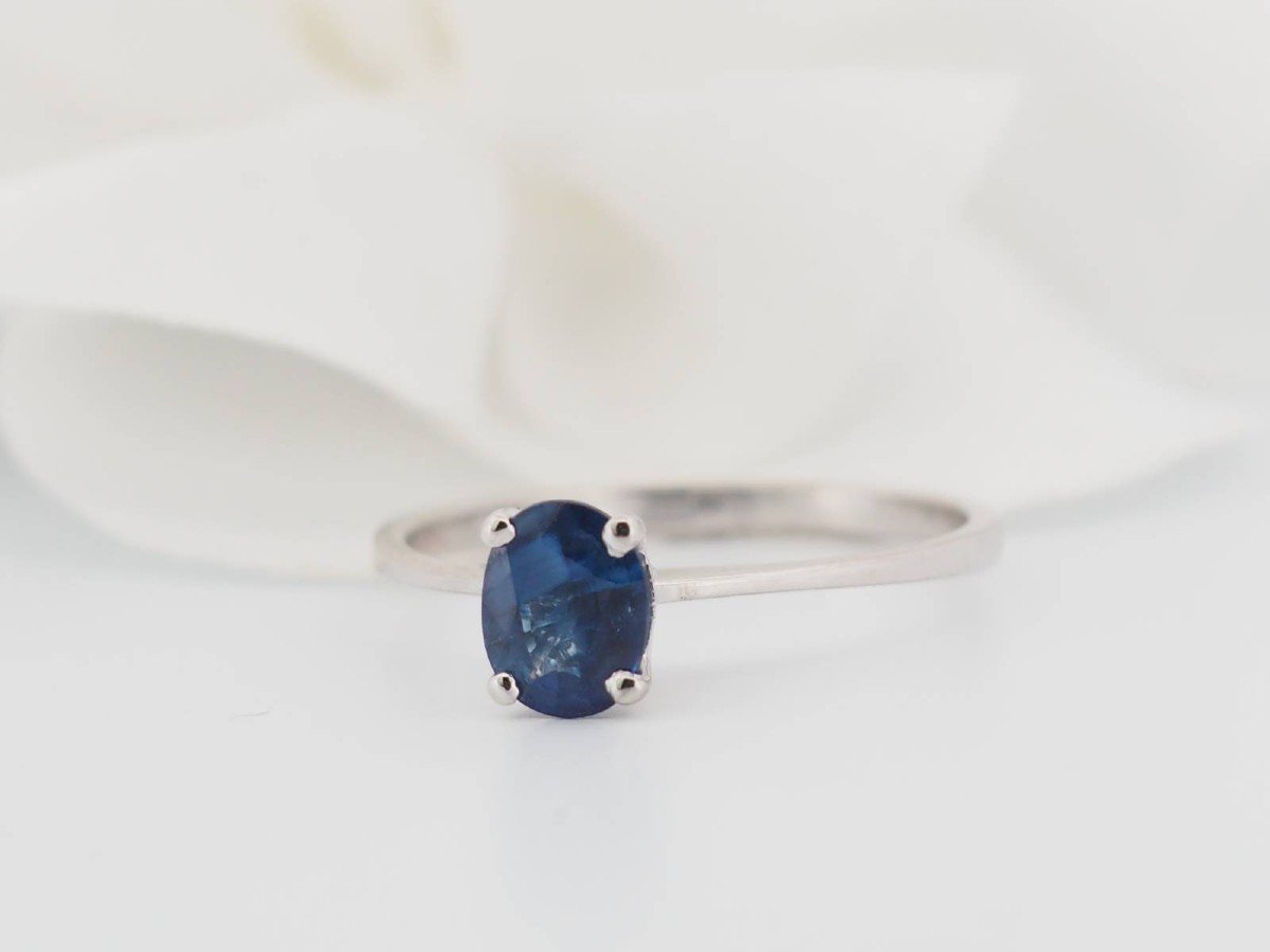 White Gold And Oval Sapphire Solitaire Ring-photo-3