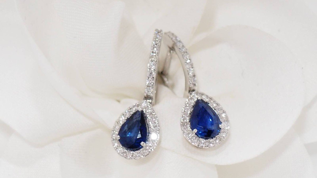 Luxury Earrings In White Gold, Ceylon Sapphires And Diamonds-photo-3