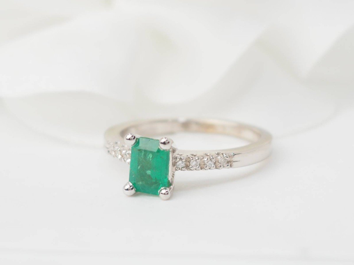 White Gold, Emerald And Diamond Solitaire Ring-photo-4