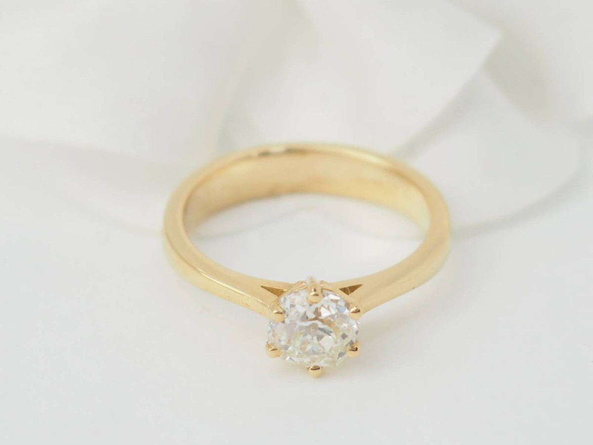 Yellow Gold And 0.96ct Diamond Solitaire Ring-photo-2