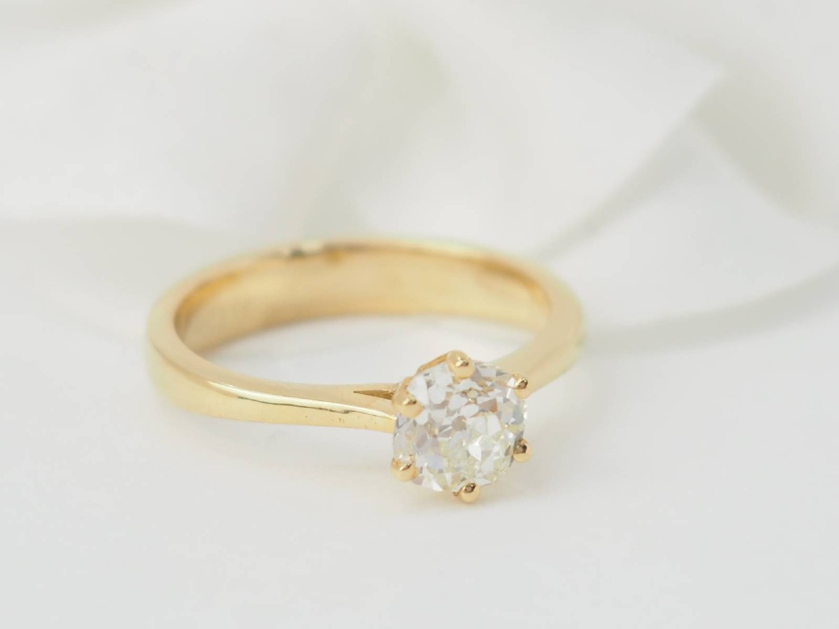 Yellow Gold And 0.96ct Diamond Solitaire Ring-photo-3