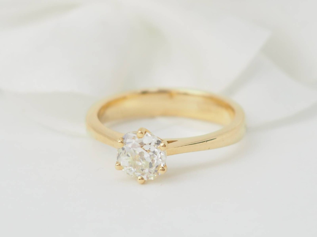 Yellow Gold And 0.96ct Diamond Solitaire Ring-photo-4