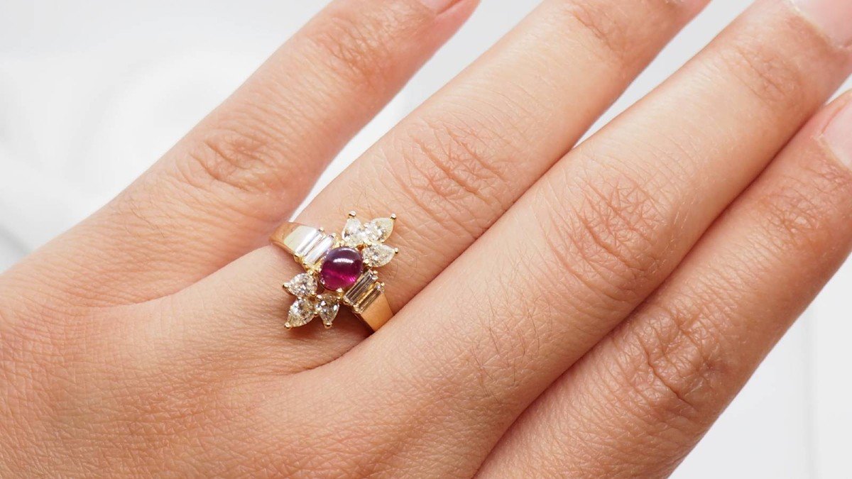 Flower Ring In Yellow Gold, Cabochon Of Rubies And Diamonds-photo-1