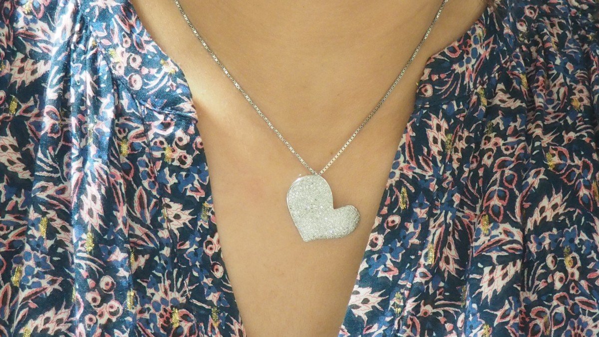 Heart Necklace In White Gold And Diamonds-photo-2