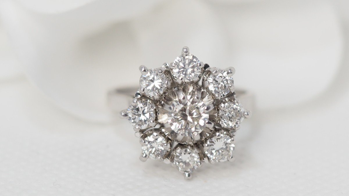 Important Marguerite Ring In Platinum And Diamonds