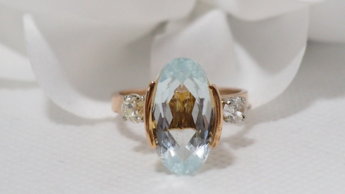 Rose Gold Ring Adorned With An Oval Aquamarine And Diamonds-photo-2