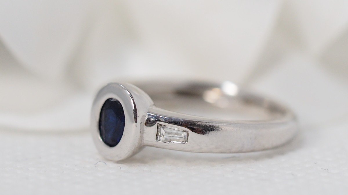 White Gold Ring Set With An Oval Sapphire And Diamonds-photo-4