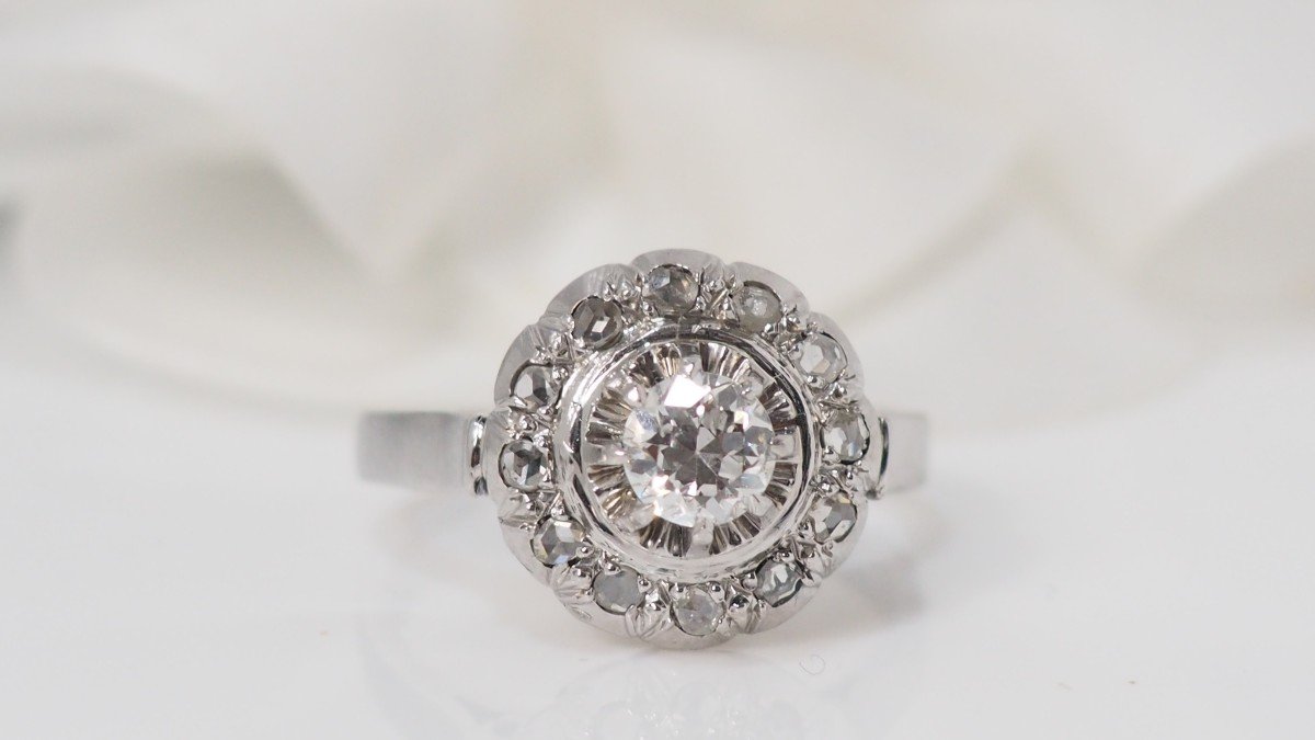 Marguerite Ring In White Gold And Platinum Set With Diamonds