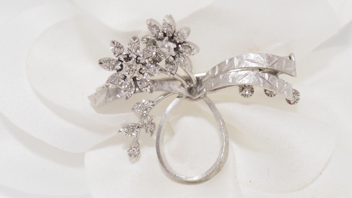 Bouquet Brooch In White Gold And Diamonds-photo-2