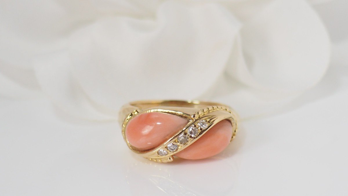 Ring In Yellow Gold, Coral Cabochons And Diamonds