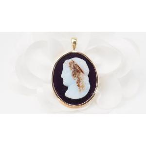 Cameo Pendant On Agate